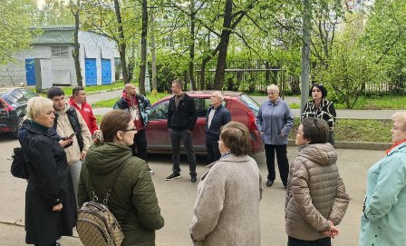 В Бекасово проверили благоустройство дворов вместе с жителями