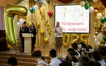 Глава муниципального округа Колокольчикова О.Д. поздравила выпускников школы №1391 с Последним звонком